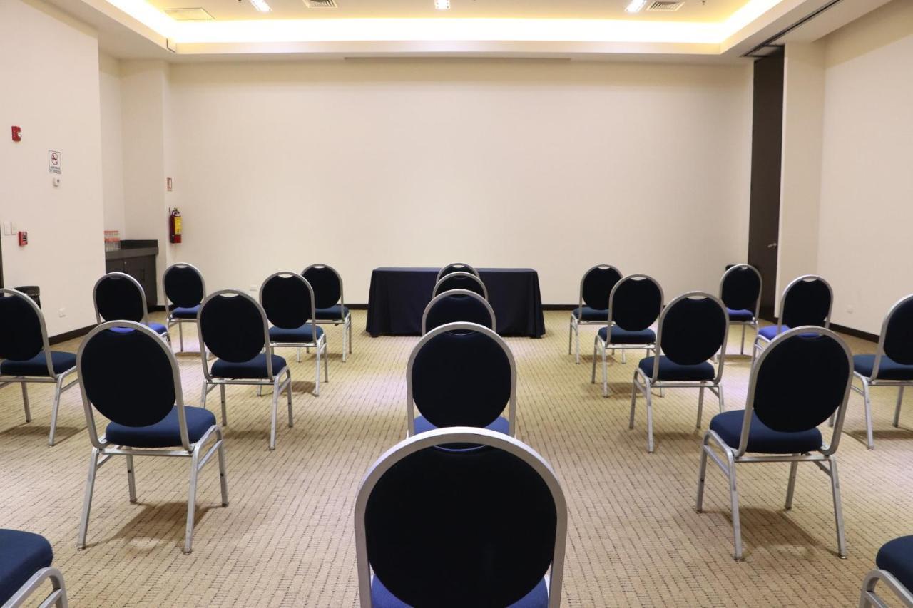 ホリデイ イン エクスプレス グアイマス エクステリア 写真 Meeting room