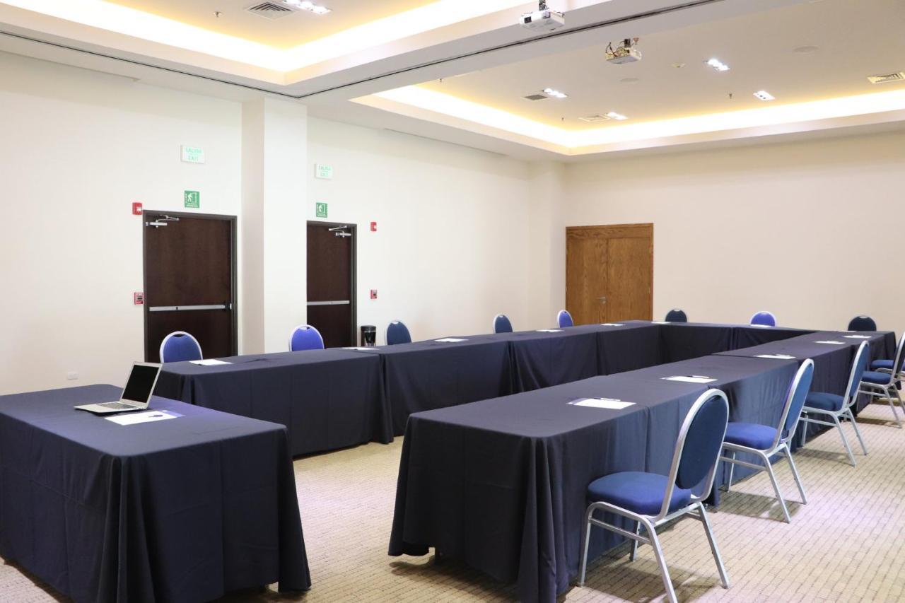 ホリデイ イン エクスプレス グアイマス エクステリア 写真 Meeting room