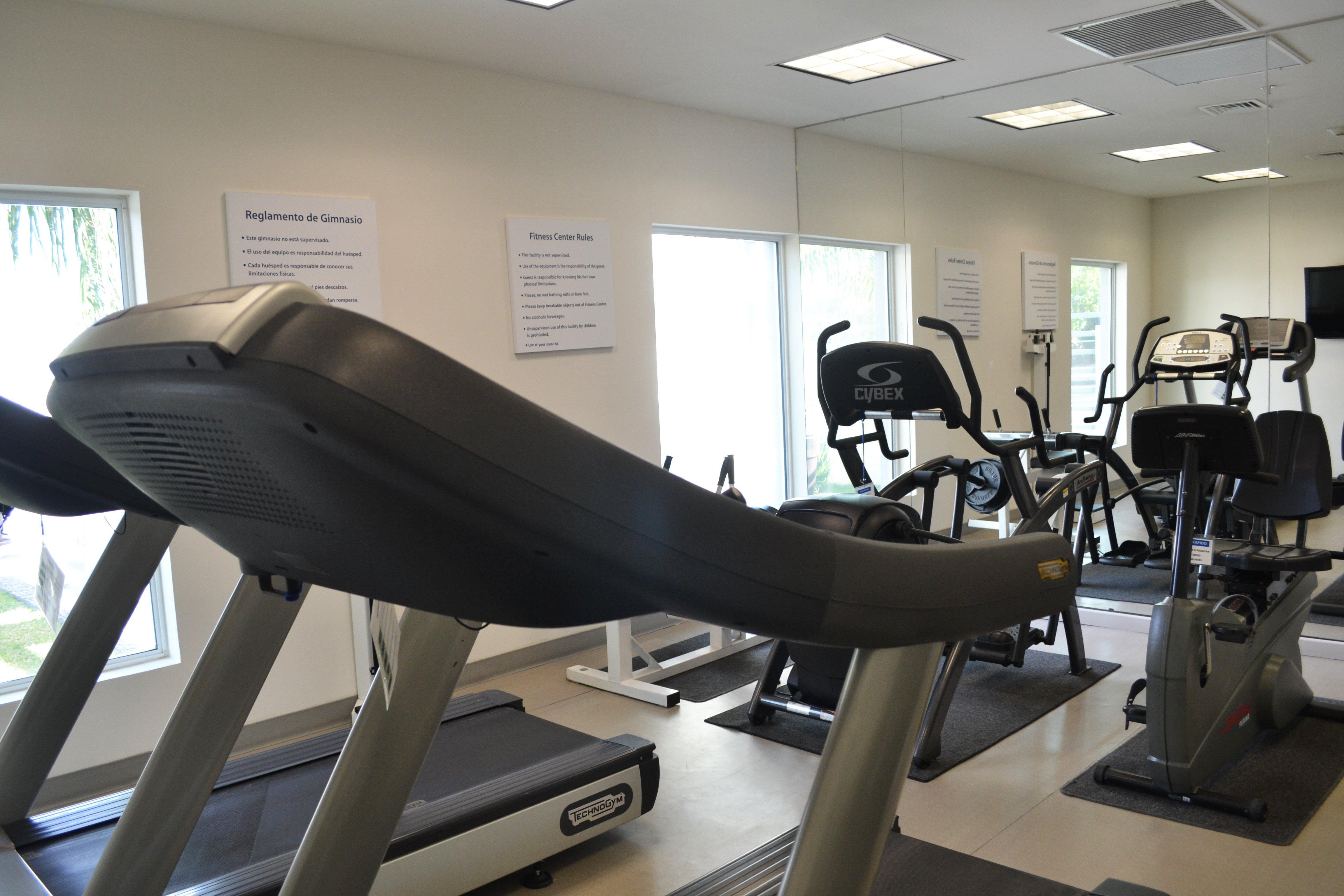 ホリデイ イン エクスプレス グアイマス エクステリア 写真 The gym at the National Training Centre