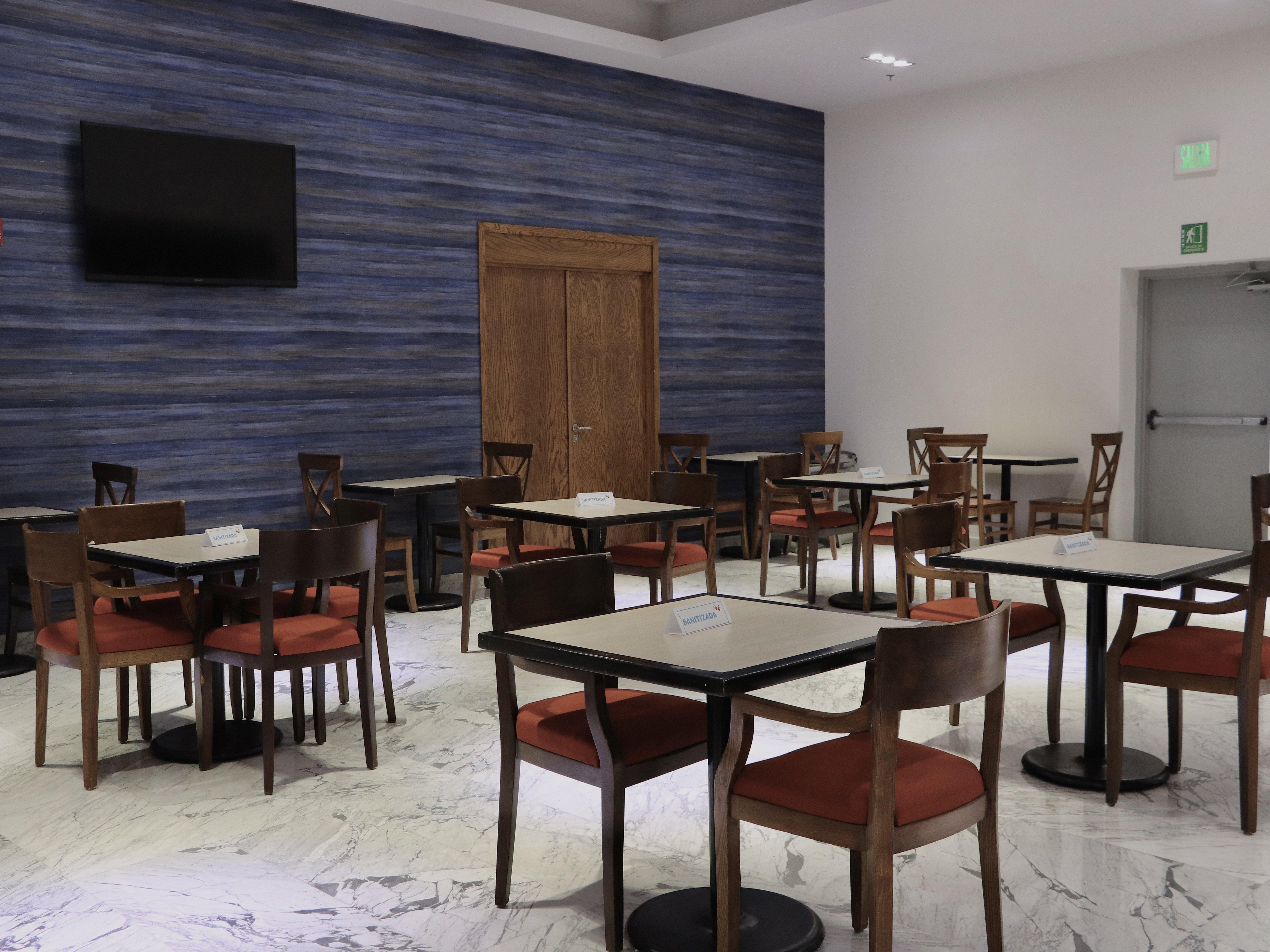 ホリデイ イン エクスプレス グアイマス エクステリア 写真 The dining room at the hotel