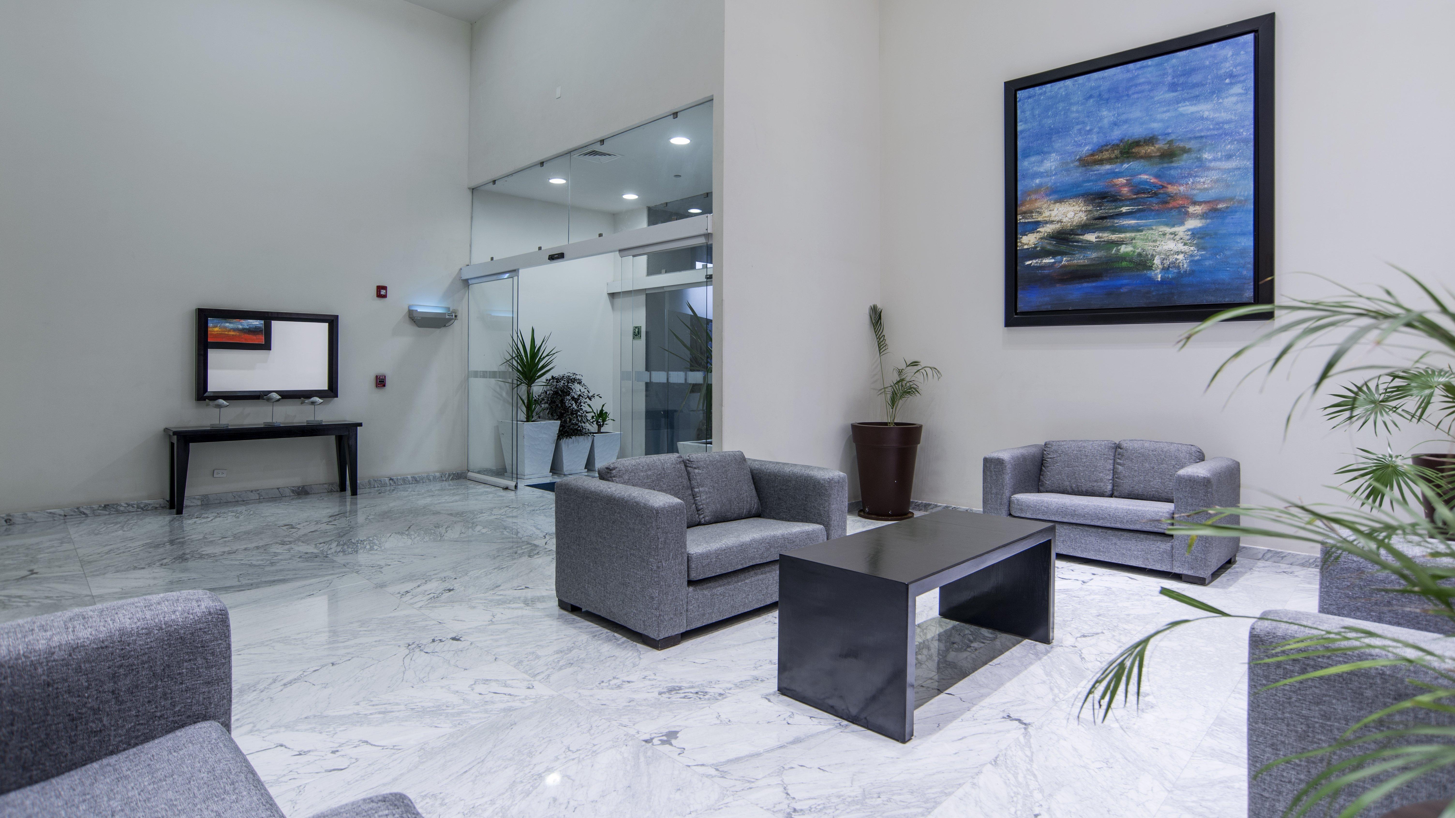 ホリデイ イン エクスプレス グアイマス エクステリア 写真 Interior of the hotel