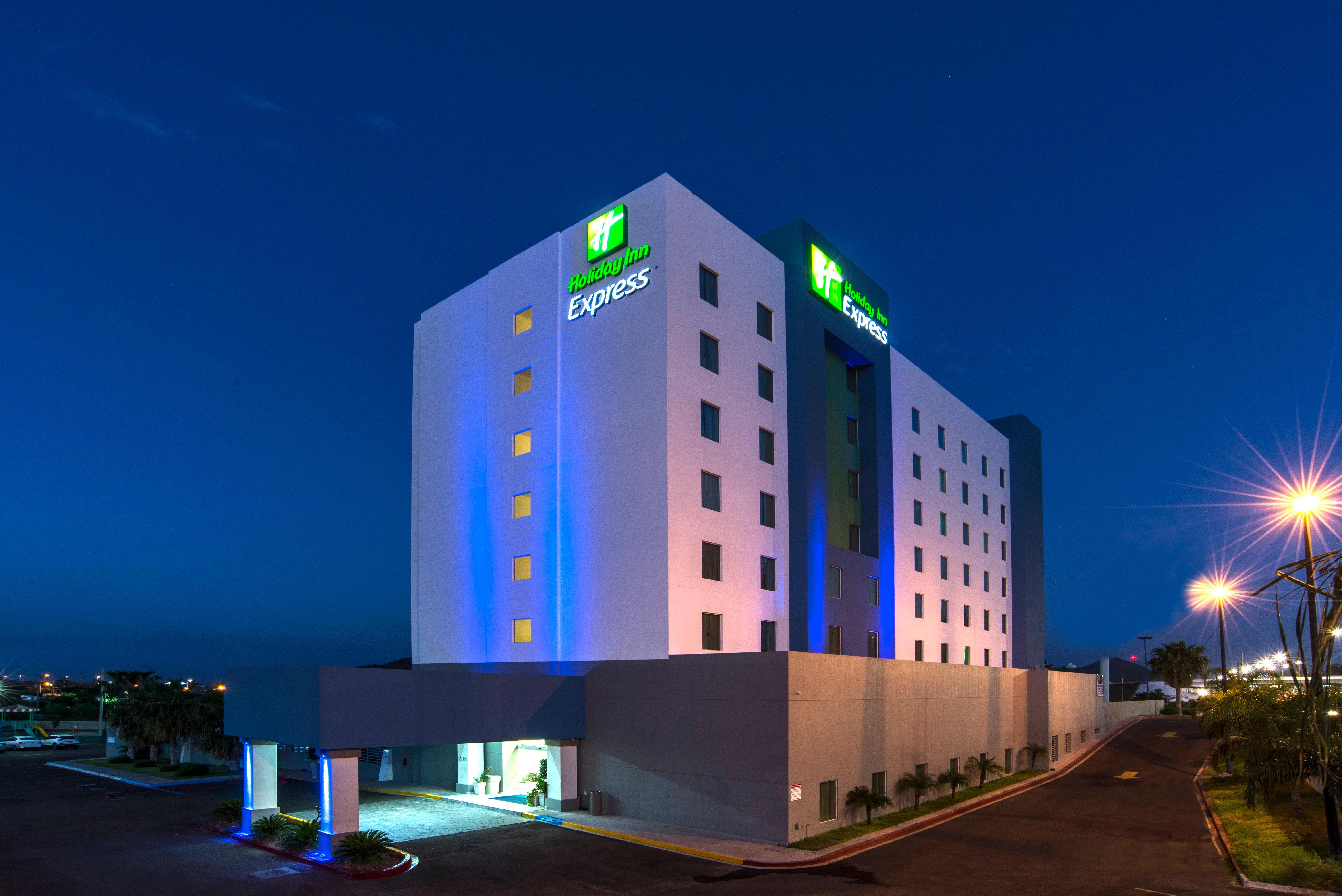ホリデイ イン エクスプレス グアイマス エクステリア 写真 Holiday Inn Express Lima Airport