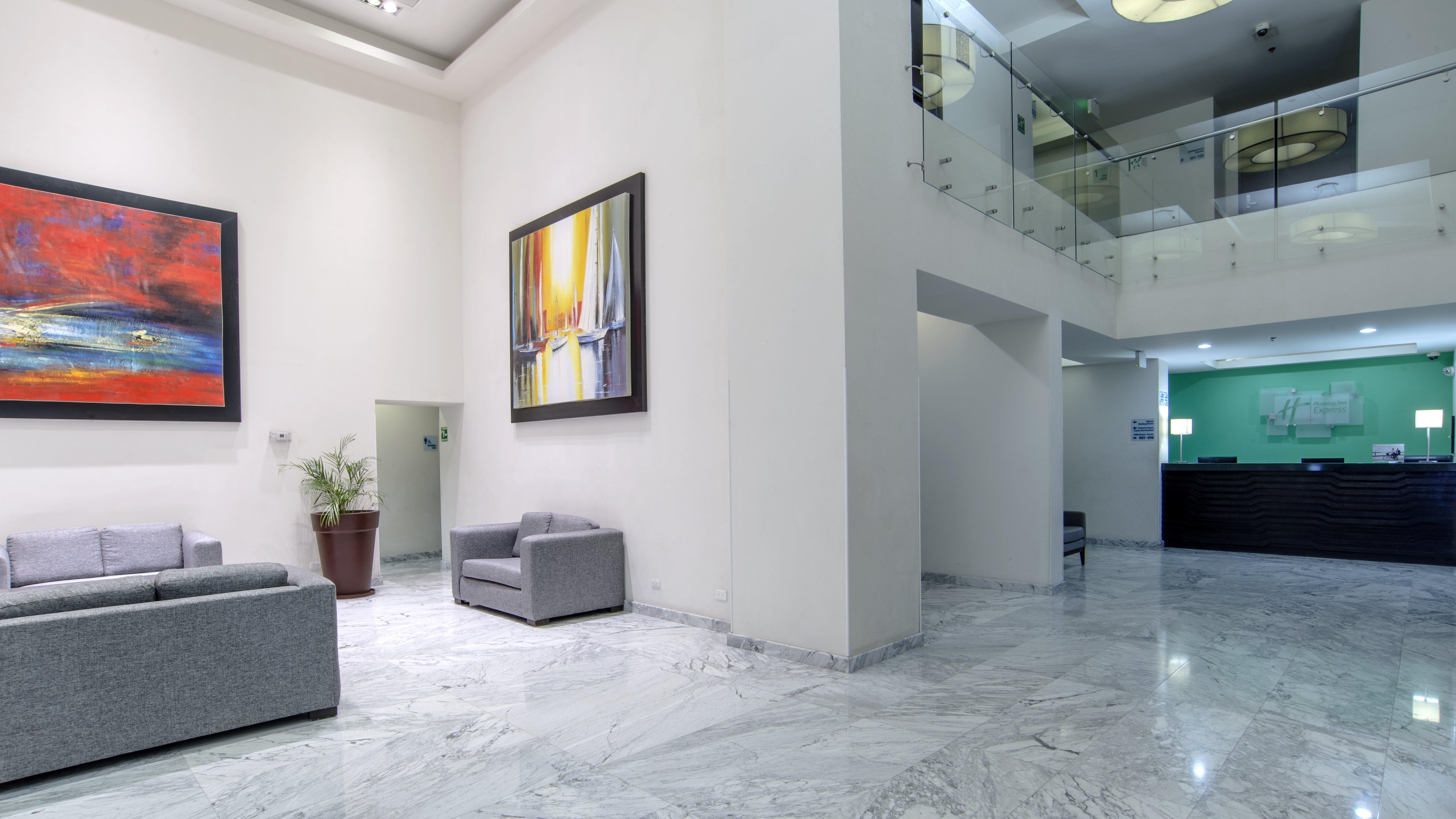 ホリデイ イン エクスプレス グアイマス エクステリア 写真 Interior of the hospital